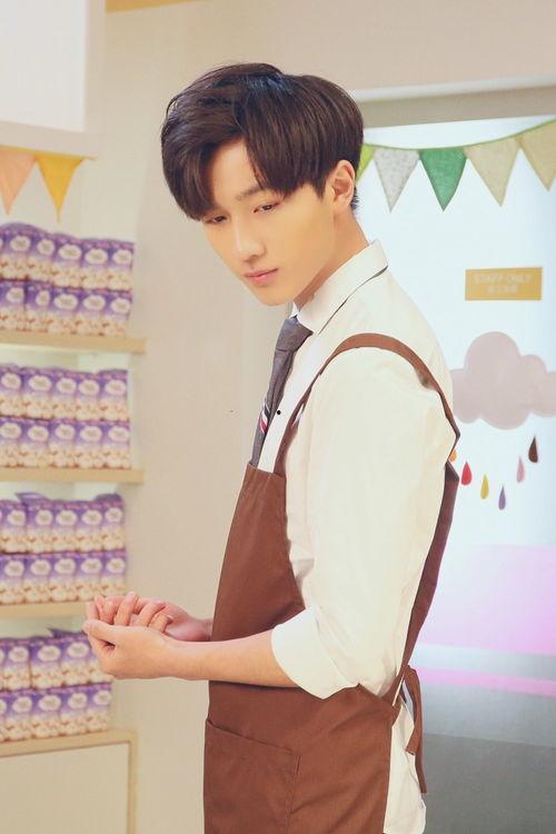 李宏毅娱乐吃瓜